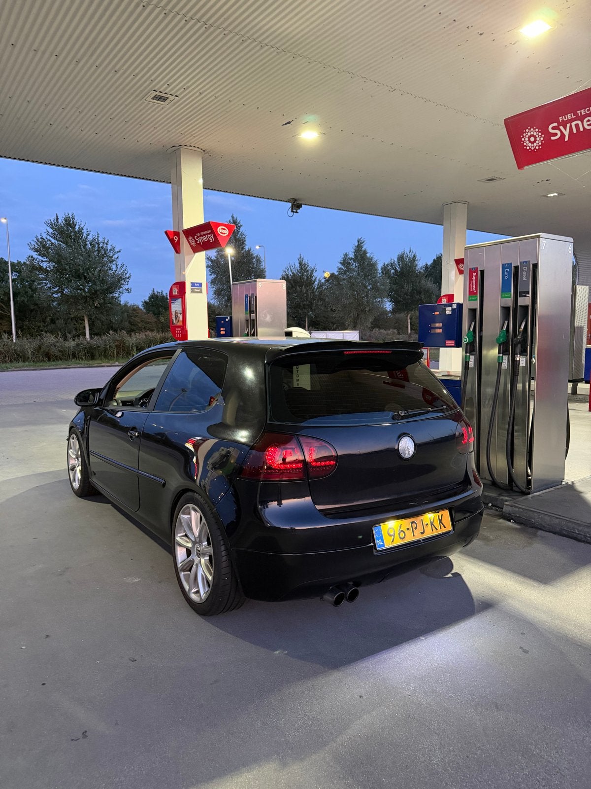 Volkswagen Golf 5 2.0 FSI Sportline 150PK | APK 2027| +ALARM, Dealer onderhouden, 4 cilinders, 1984 cc, Zwart