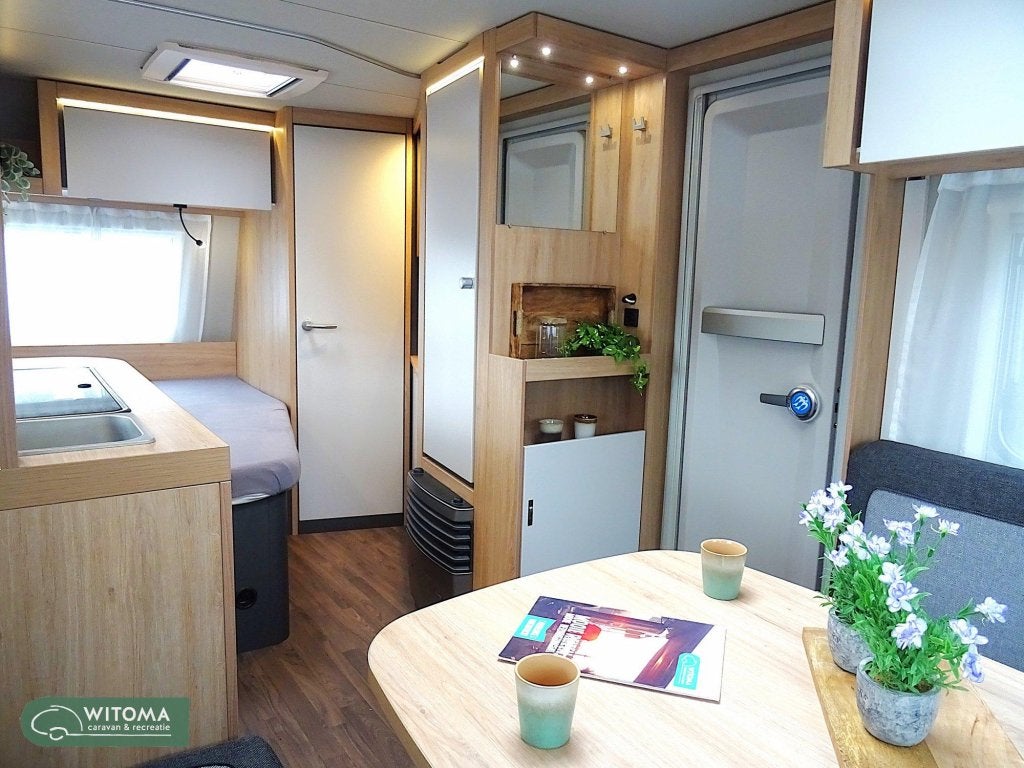 Knaus Sport 450 FU Sale € 2.361,- voordeel, Caravans en Kamperen, Caravans, Schokbreker, Rondzit, Bedrijf, Overige typen