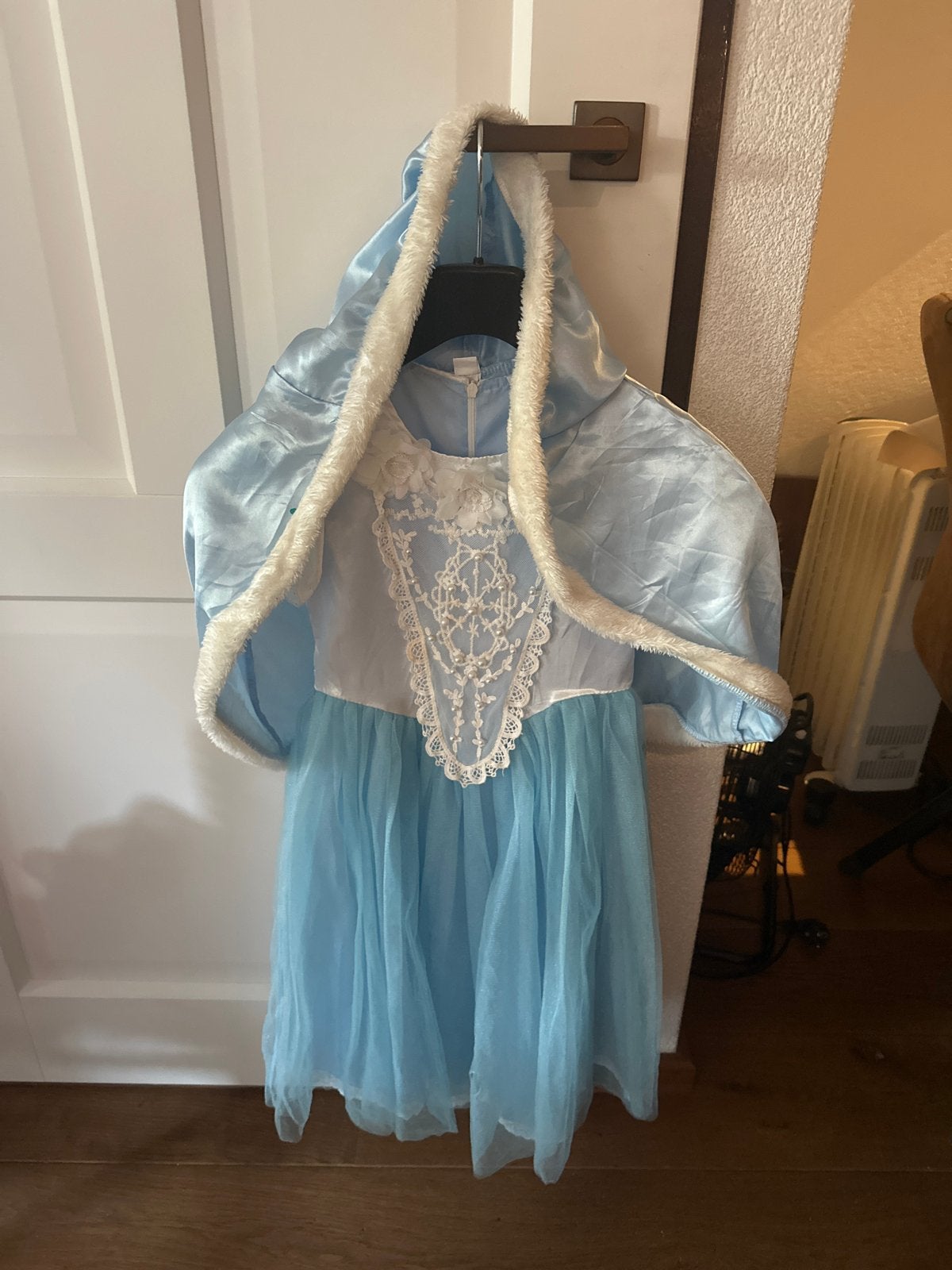 Prinsessenjurk Blauw met Cape, Maat 130, Ophalen of Verzenden, Zo goed als nieuw, Meisje, Jurk of Rok