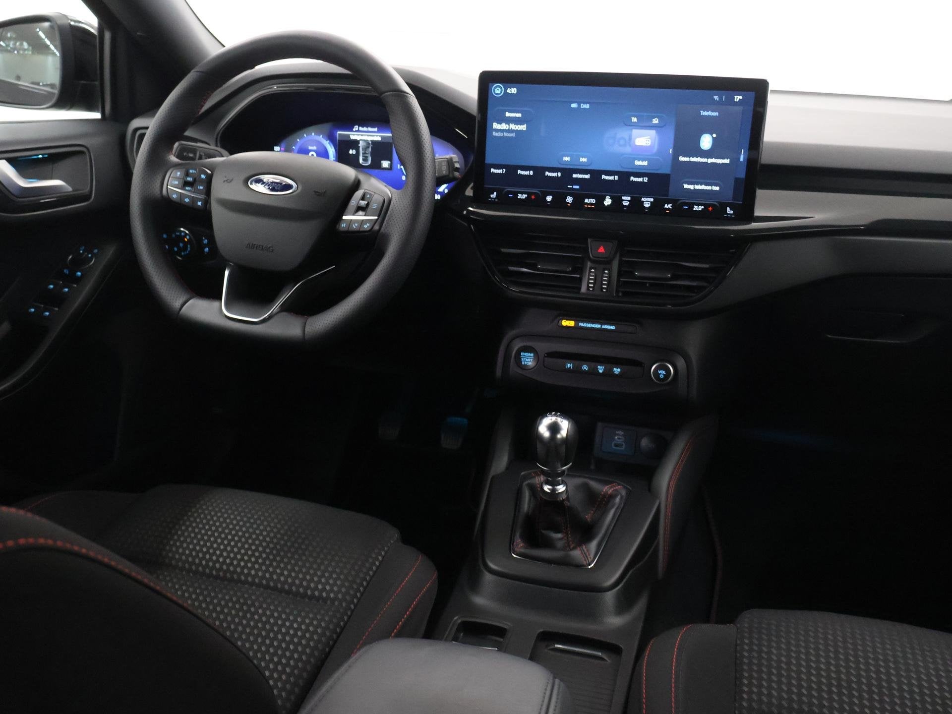 Foto 9 van Ford Focus Wagon 1.0 EcoBoost Hybrid ST Line | Trekhaak | Wi