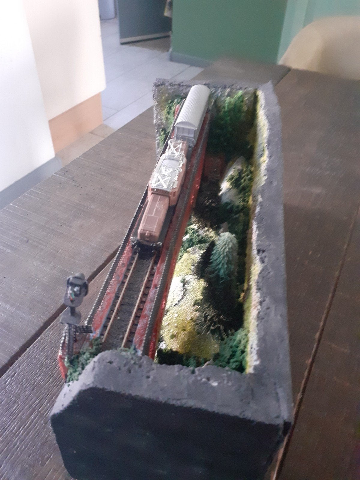 Diorama Krokodil op viaduct N spoor, Hobby en Vrije tijd, Modeltreinen | N-Spoor, Overige merken, Gebruikt, Gelijkstroom, Overige typen