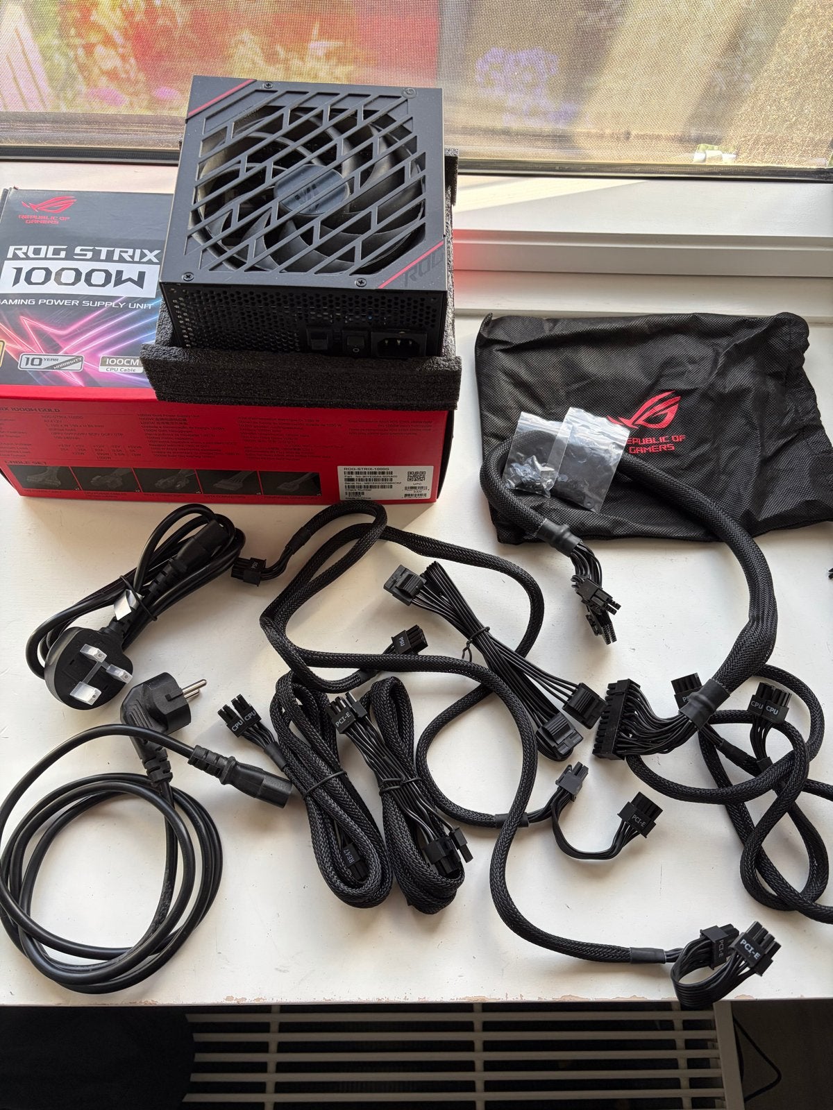 ASUS ROG Strix 1000W Gold PSU - Zo goed als nieuw, Ophalen of Verzenden, Zo goed als nieuw