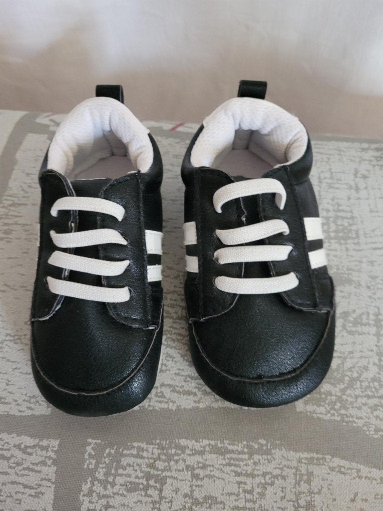 Stoere zwart witte baby schoentjes. Mt 19. Merk Romirus, ., Schoenen, Ophalen of Verzenden, Zo goed als nieuw