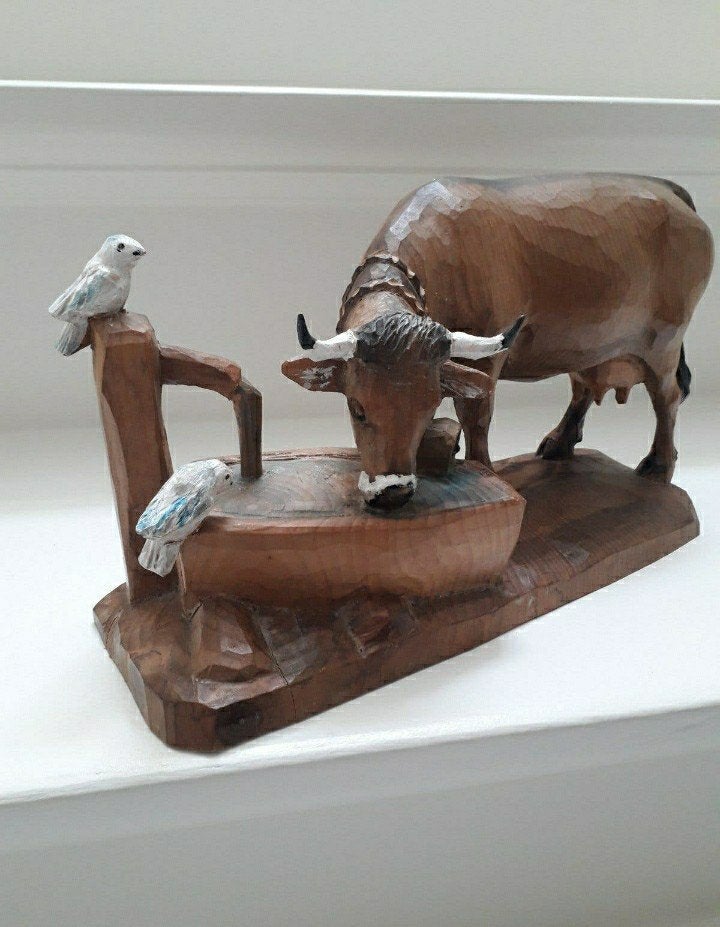 Oostenrijk beeld koe, drinkbak met 2 vogeltjes hout snijwerk, Antiek en Kunst, Ophalen of Verzenden, Hout, Houtsnijwerk