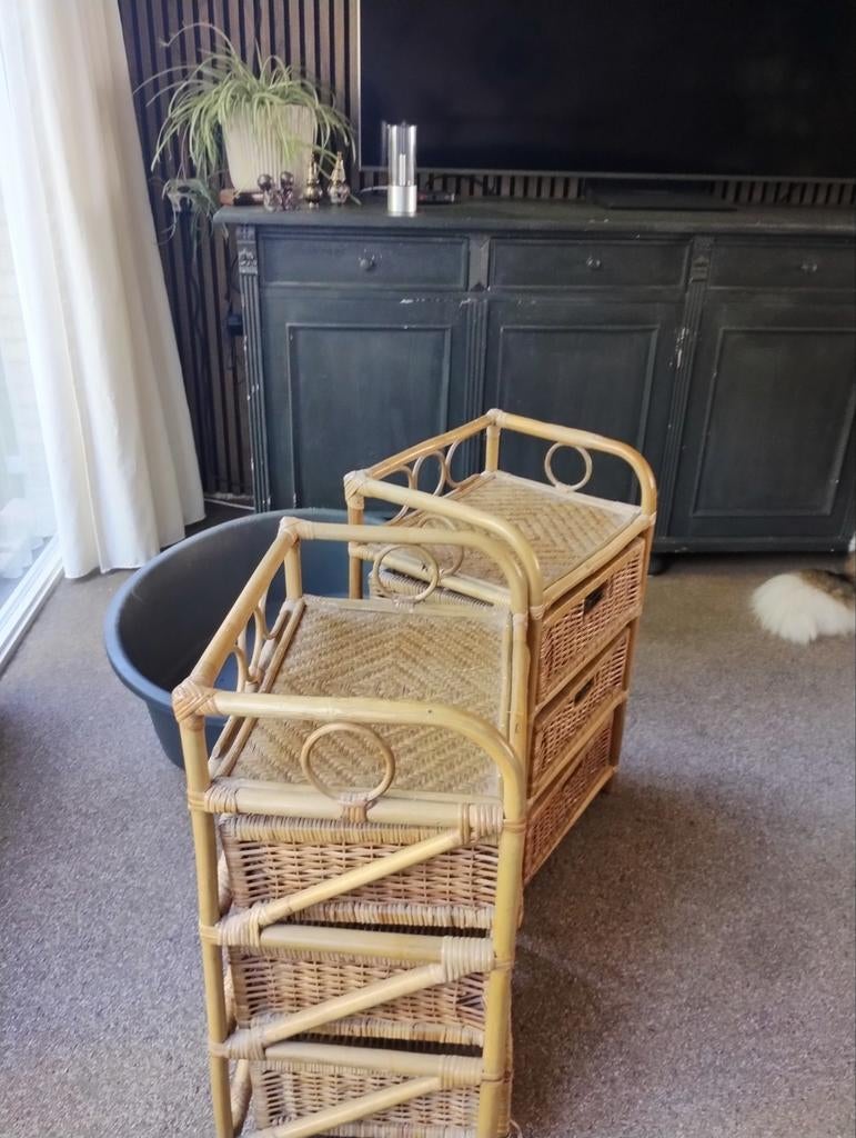 Twee rotan lade kastjes, Ophalen