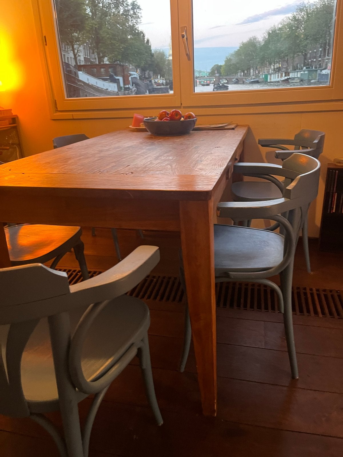 Set van 4 vintage eettafel stoelen in lichtblauw, Huis en Inrichting, Ophalen, Gebruikt, Blauw, Vier