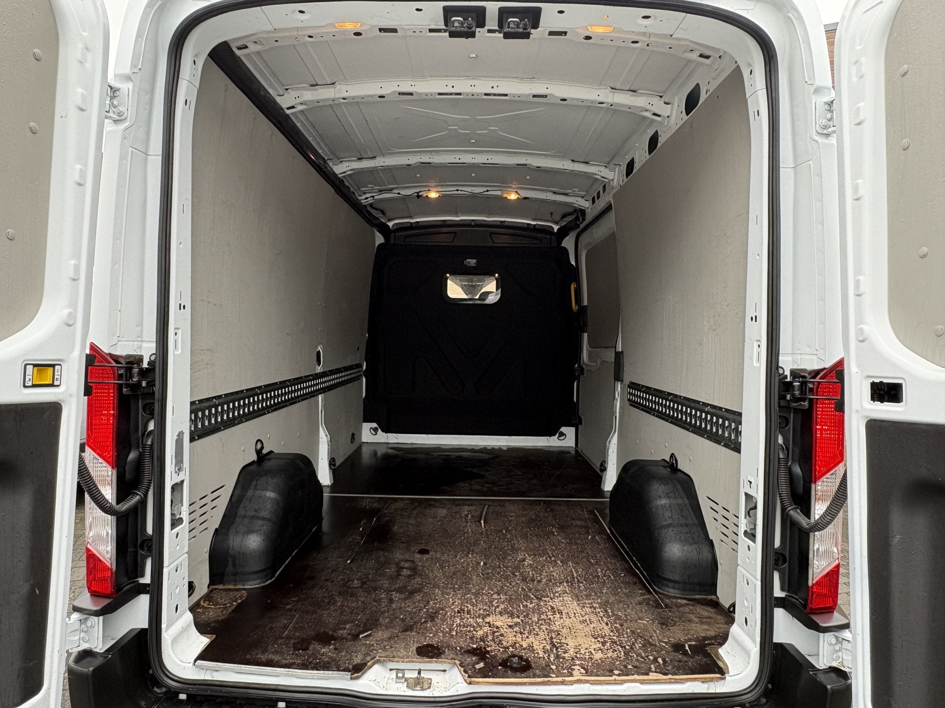 Ford Transit 2.0TDCI 130PK L3H2 Cruisecontrol / Camera / Tre, Auto's, Voorwielaandrijving, Stof, 4 cilinders, Met garantie (alle)