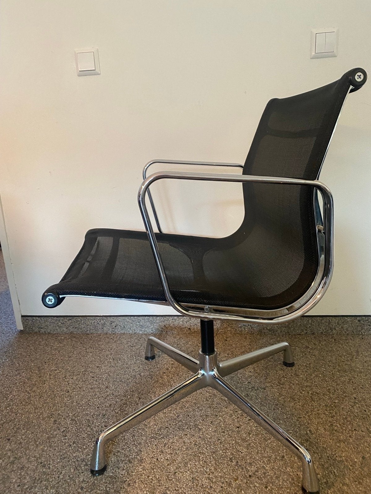 Set van 4 Vitra Eames EA108 Conference Stoelen, Ophalen, Zwart, Design, Zo goed als nieuw