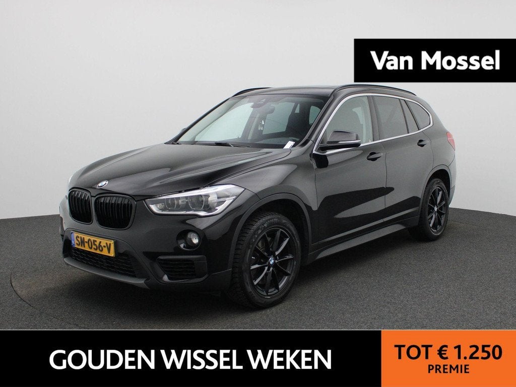 BMW X1 sDrive20i Executive AUTOMAAT | PANORAMADAK | NAVIGATI, Stof, Euro 6, Automatische klimaatregeling, Zwart