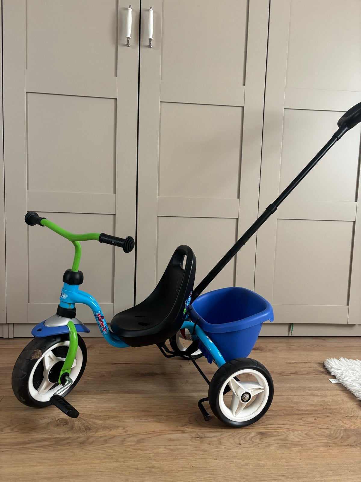 Puky Driewieler met afneembare duwstang en bakje, Ophalen, Gebruikt, Duwstang