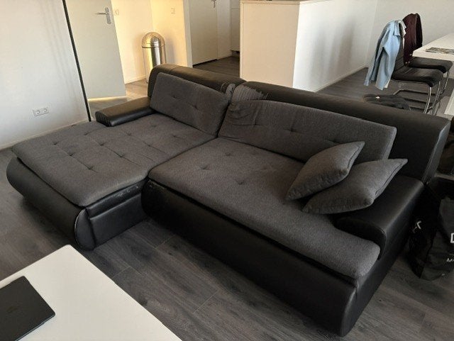 Gratis af te halen: Zwart/Grijze hoekbank met opslagruimte, Ophalen, Gebruikt, Lounge, Hoekbank
