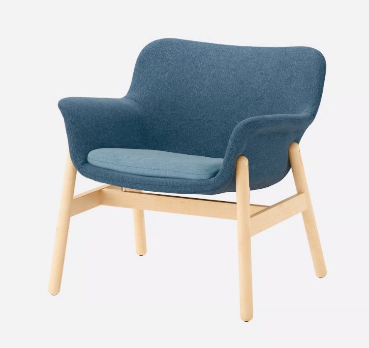 2x stoel Ikea fauteuil Vedbo, hout, stoffen blauwe bekleding, Huis en Inrichting, Ophalen, Twee, Blauw, Zo goed als nieuw