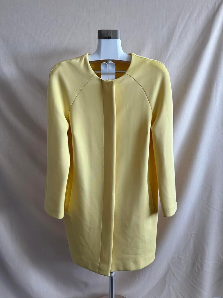 Gele jas met drukknopen maat XS/34, Kleding | Dames, Jassen | Zomer, Ophalen of Verzenden, Zo goed als nieuw, Maat 34 (XS) of kleiner