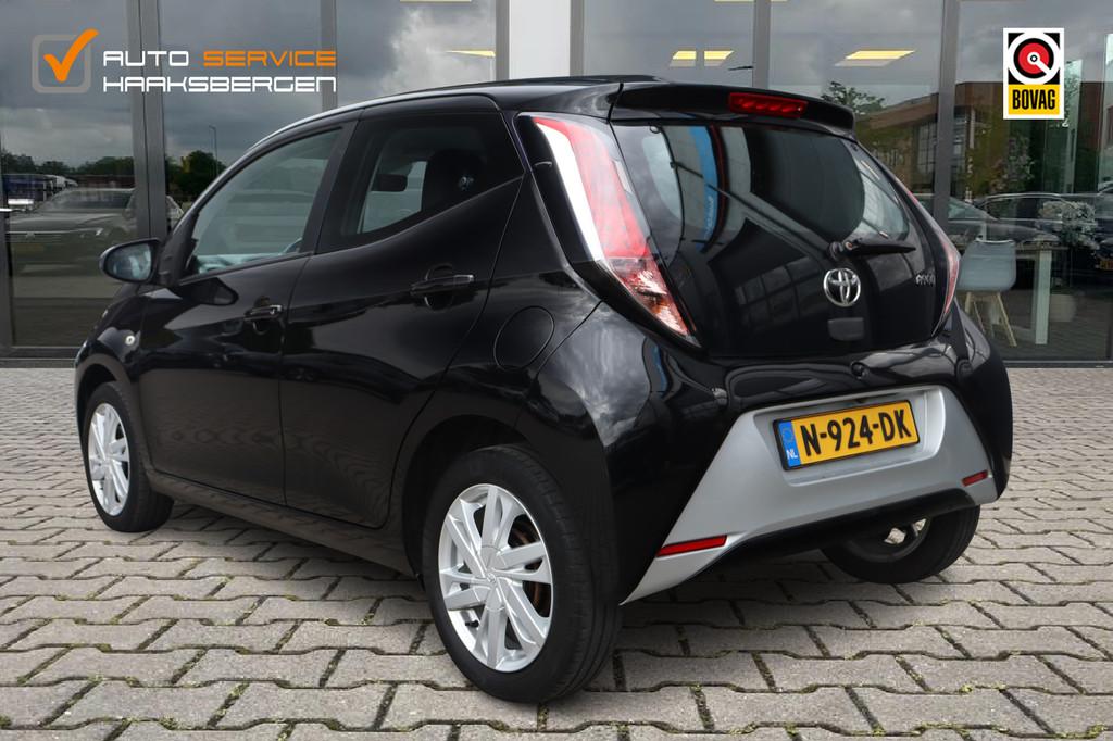 Toyota Aygo 1.0 VVT-i x | Camera | Lichtmetaal | (bj 2017), Voorwielaandrijving, Stof, Gebruikt, 4 stoelen