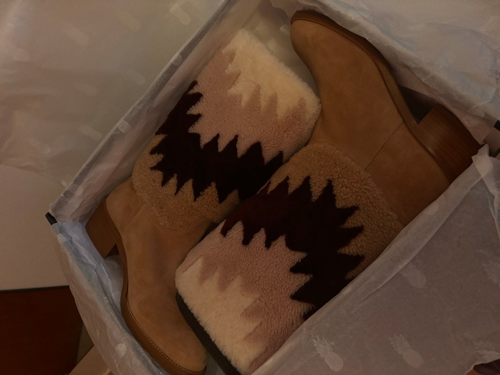 Aquazzura Nomade Booty Suede Shearling Bisque Maat 39, Kleding | Dames, Schoenen, Ophalen of Verzenden, Nieuw, Beige, Lage of Enkellaarzen
