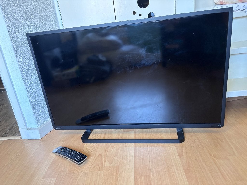 Toshiba tv scherm 42 inch, Ophalen, 50 Hz, LCD, 100 cm of meer