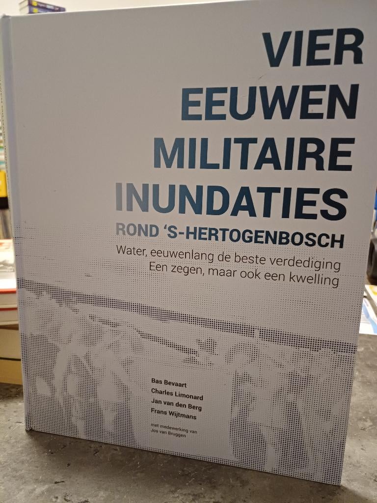 4 eeuwen militaire inundaties rond den bosch, Boeken, Oorlog en Militair, Ophalen of Verzenden, Tweede Wereldoorlog, Zo goed als nieuw