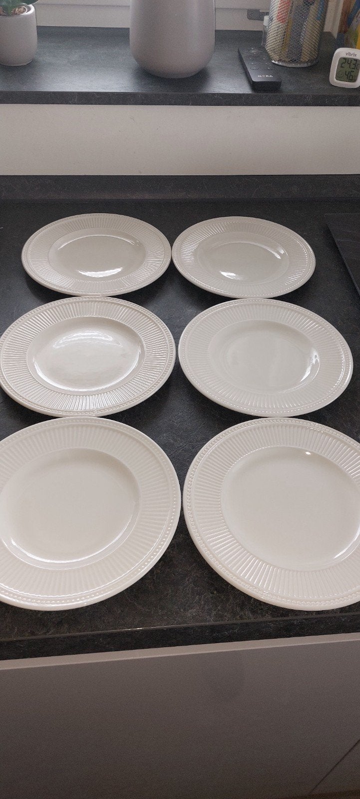 Wedgwood Windsor gebakbordjes 18cm in nieuwstaat, Keramiek, Ophalen of Verzenden, Zo goed als nieuw, Bord(en)