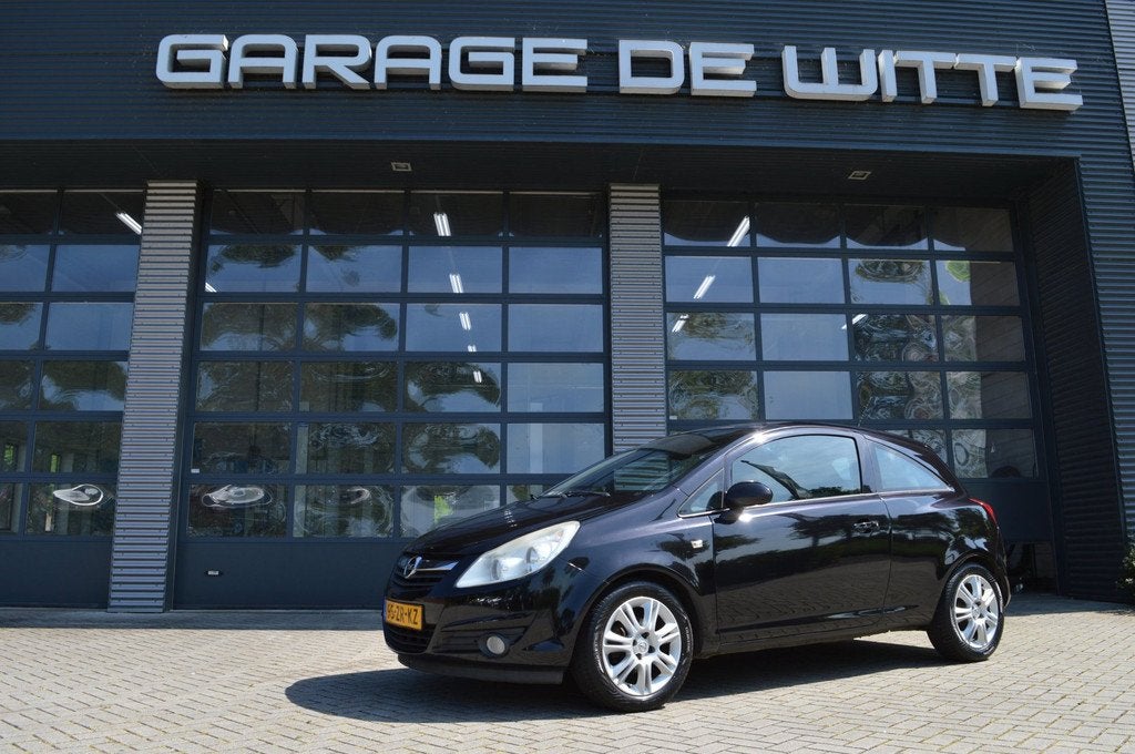 Opel Corsa 1.4-16V Cosmo, Auto's, Opel, Voorwielaandrijving, Gebruikt, Zwart, 4 cilinders