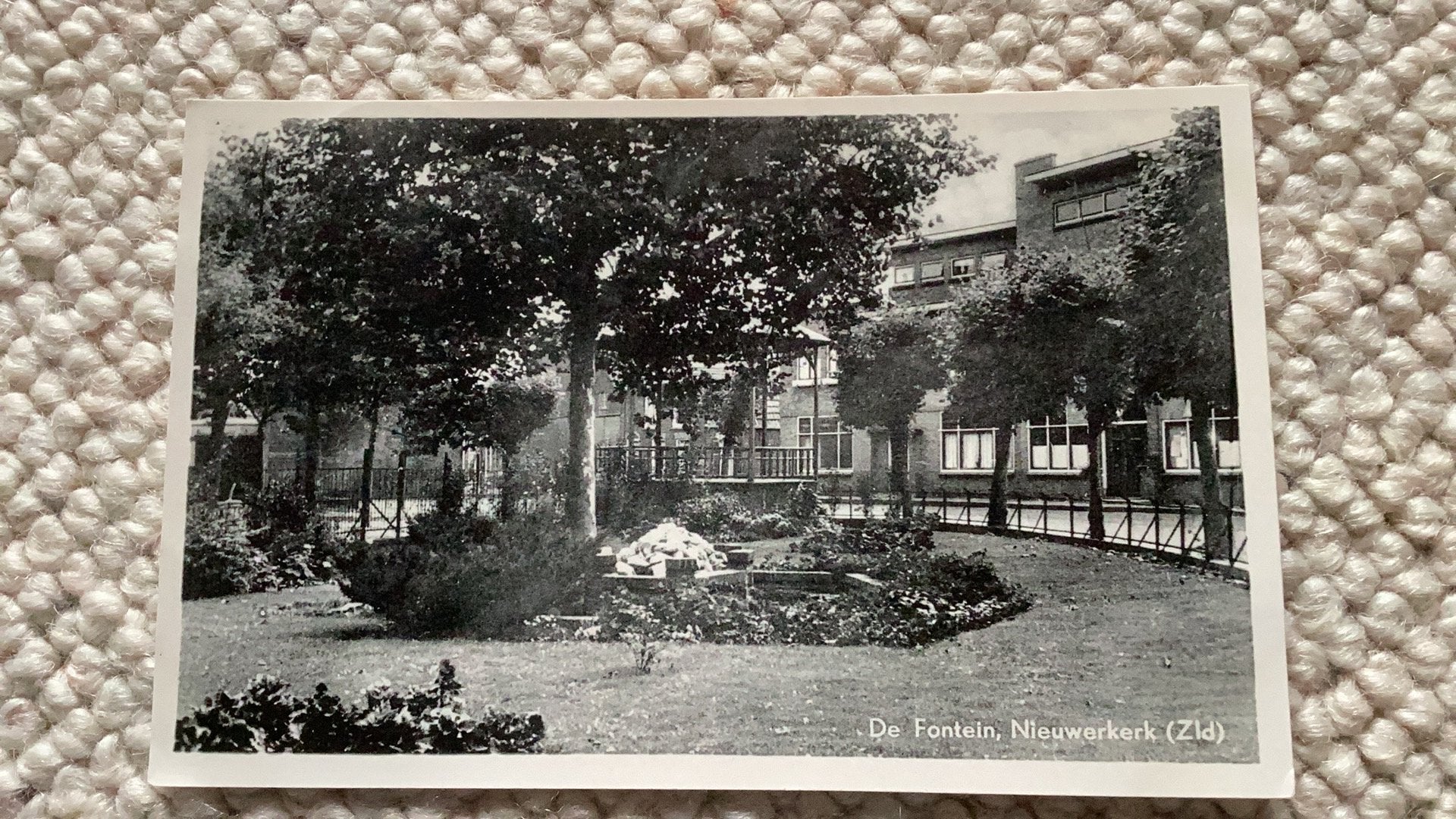 Ansichtkaart Nieuwerkerk Zld. De Fontein 1952. 986, Ophalen of Verzenden, 1940 tot 1960, Gelopen, Zeeland