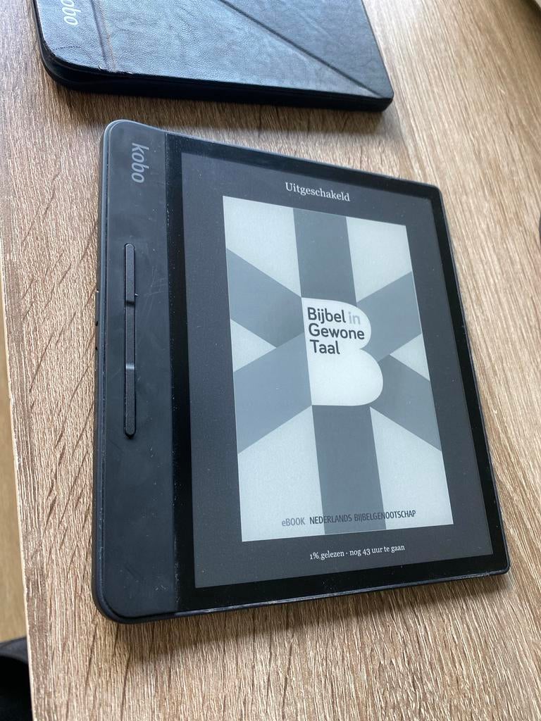 Kobo e-reader met hoesje, Ophalen of Verzenden, Zo goed als nieuw, 7 inch, Touchscreen