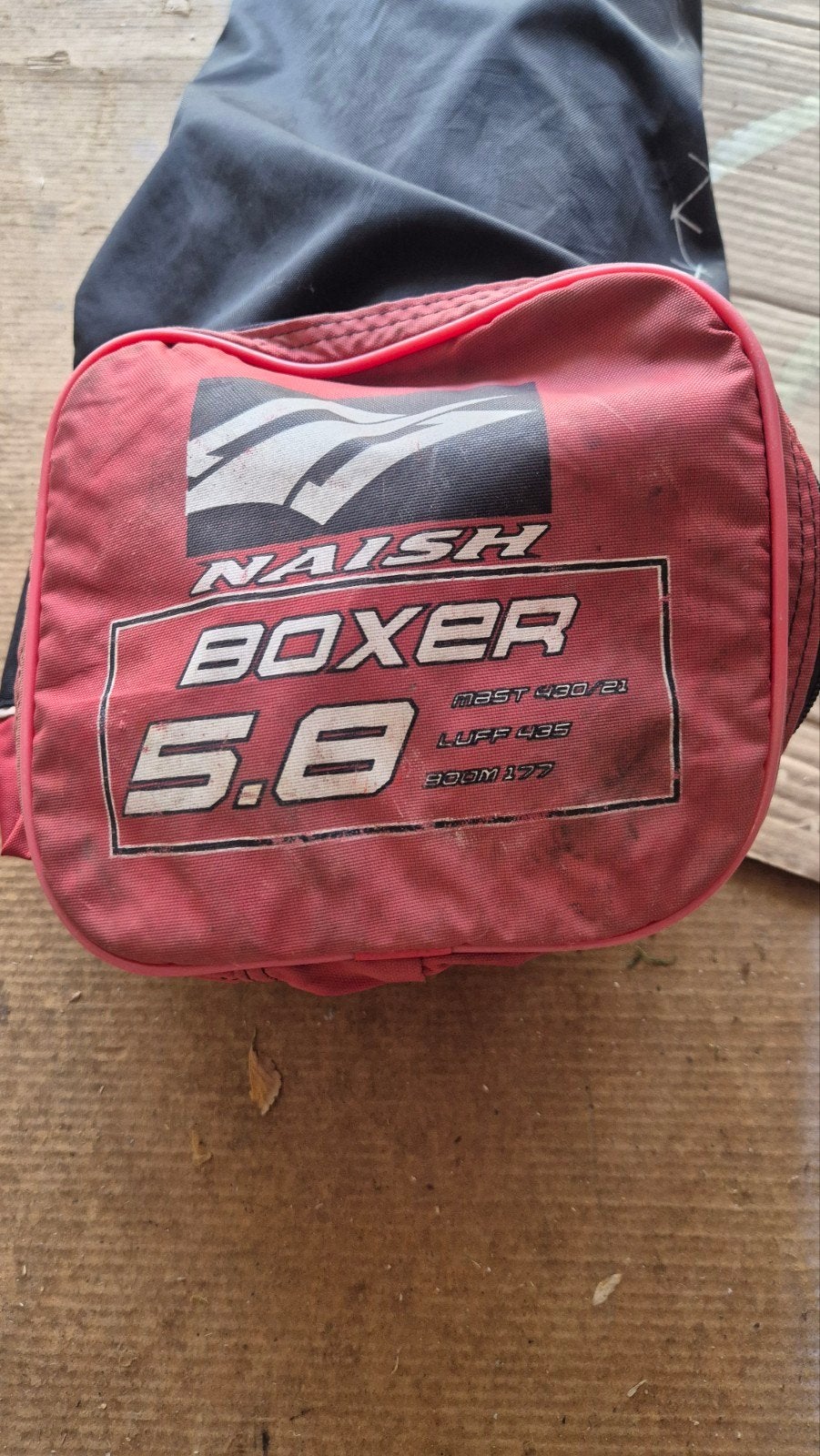 Naish Boxter 5.8 voor 4.30 mast, Watersport en Boten, Windsurfen, Ophalen, Zeil