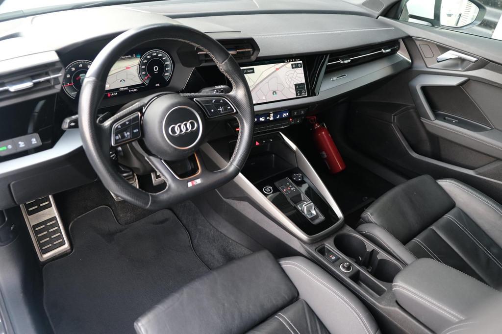 Audi A3 Sportback 30 TFSI S-Line S-tronic Leder Navi Led Cam, Auto's, Gebruikt, Zwart, Bedrijf, 19 km/l