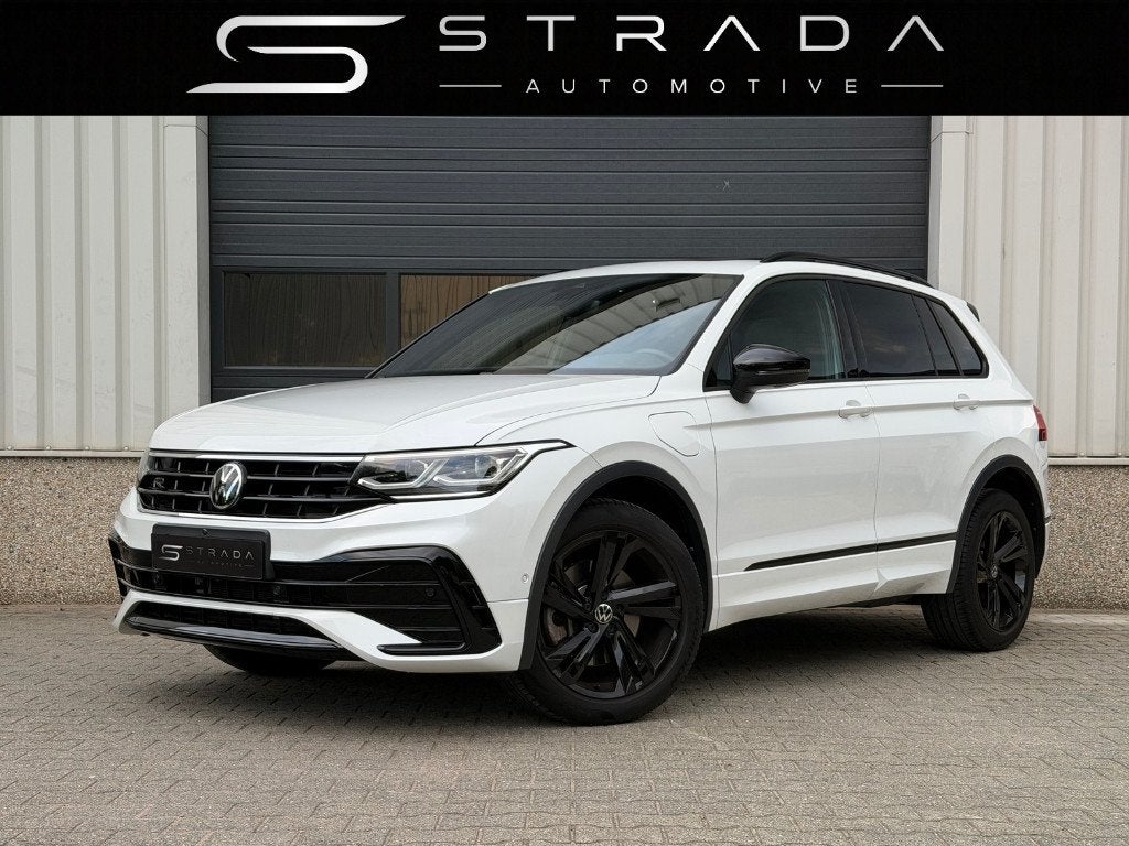 Volkswagen Tiguan eHybrid R-Line Business+ | Pano | IQ.LIGHT, Auto's, Voorwielaandrijving, Dealer onderhouden, 1800 kg, Gebruikt