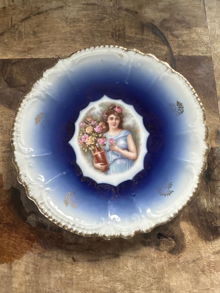 Antiek Royal Bavarian China Germany Bord met Vrouw en Bloeme, Antiek en Kunst, Antiek | Porselein, Ophalen of Verzenden