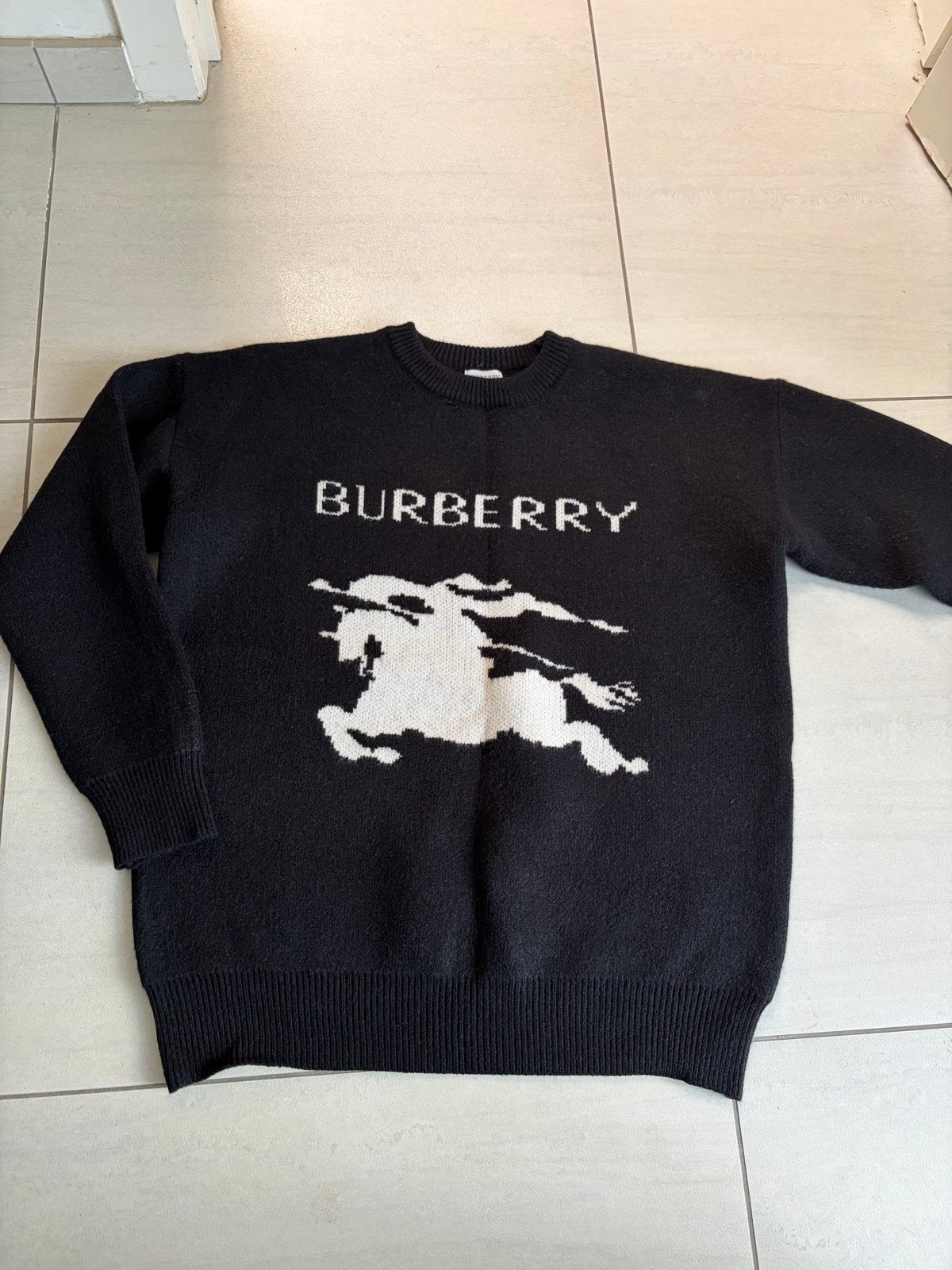 Burberry trui met groot logo - Zwart, Ophalen of Verzenden, Zo goed als nieuw, Maat 52/54 (L), Zwart
