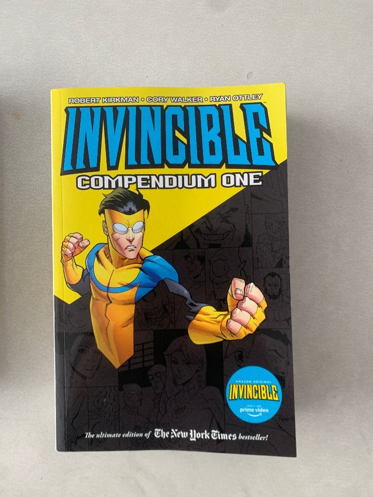Invincible Compendium One & Two - Robert Kirkman Comics, Boeken, Ophalen, Amerika, Meerdere comics, Robert Kirkman, Cory Walker, Ryan Ottley
