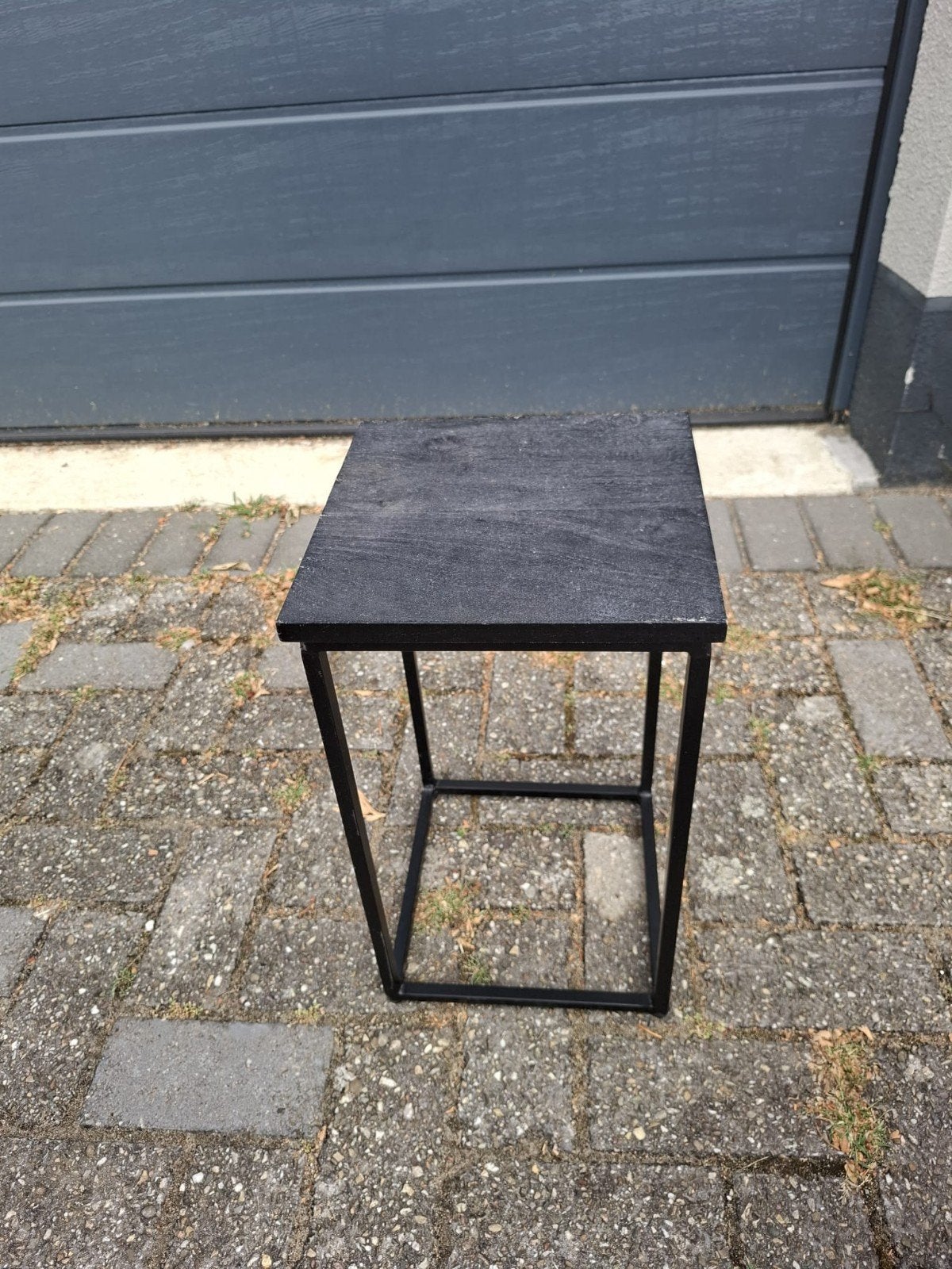 Zwart bijzettafeltje met metalen frame en houten blad, Ophalen, Gebruikt, Hout, Industrieel, Modern