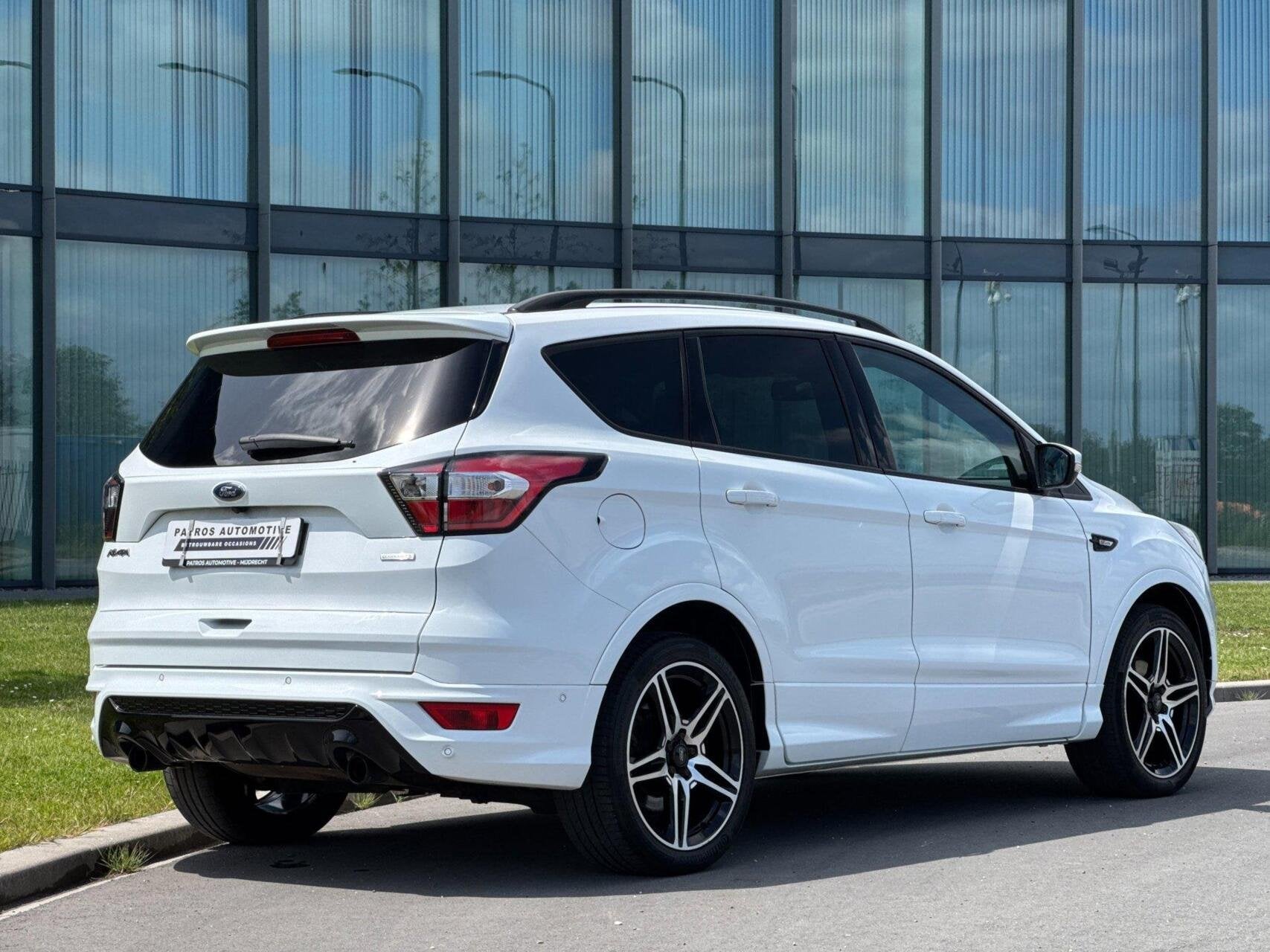 Ford Kuga 1.5 EcoBoost ST Line // Pano // Navi // Camera //, Voorwielaandrijving, Dealer onderhouden, 4 cilinders, 150 pk