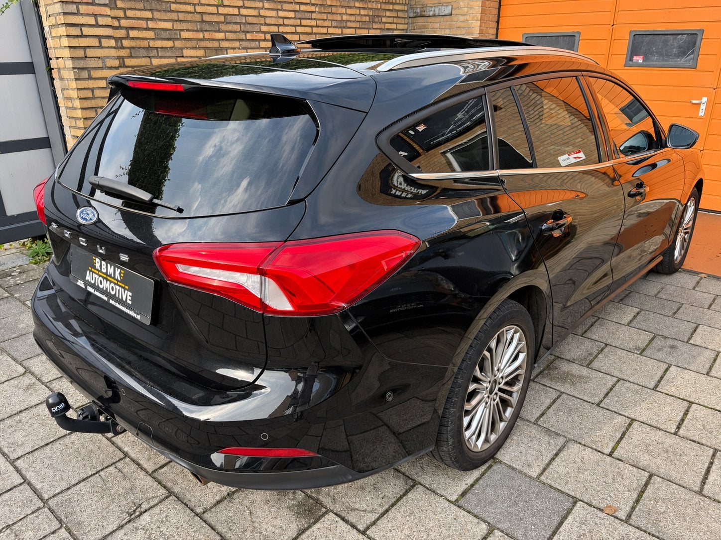 Ford Focus Wagon 1.5 EcoBoost Titanium Business / Panorama d, Auto's, Dealer onderhouden, Stof, Zwart, 150 pk