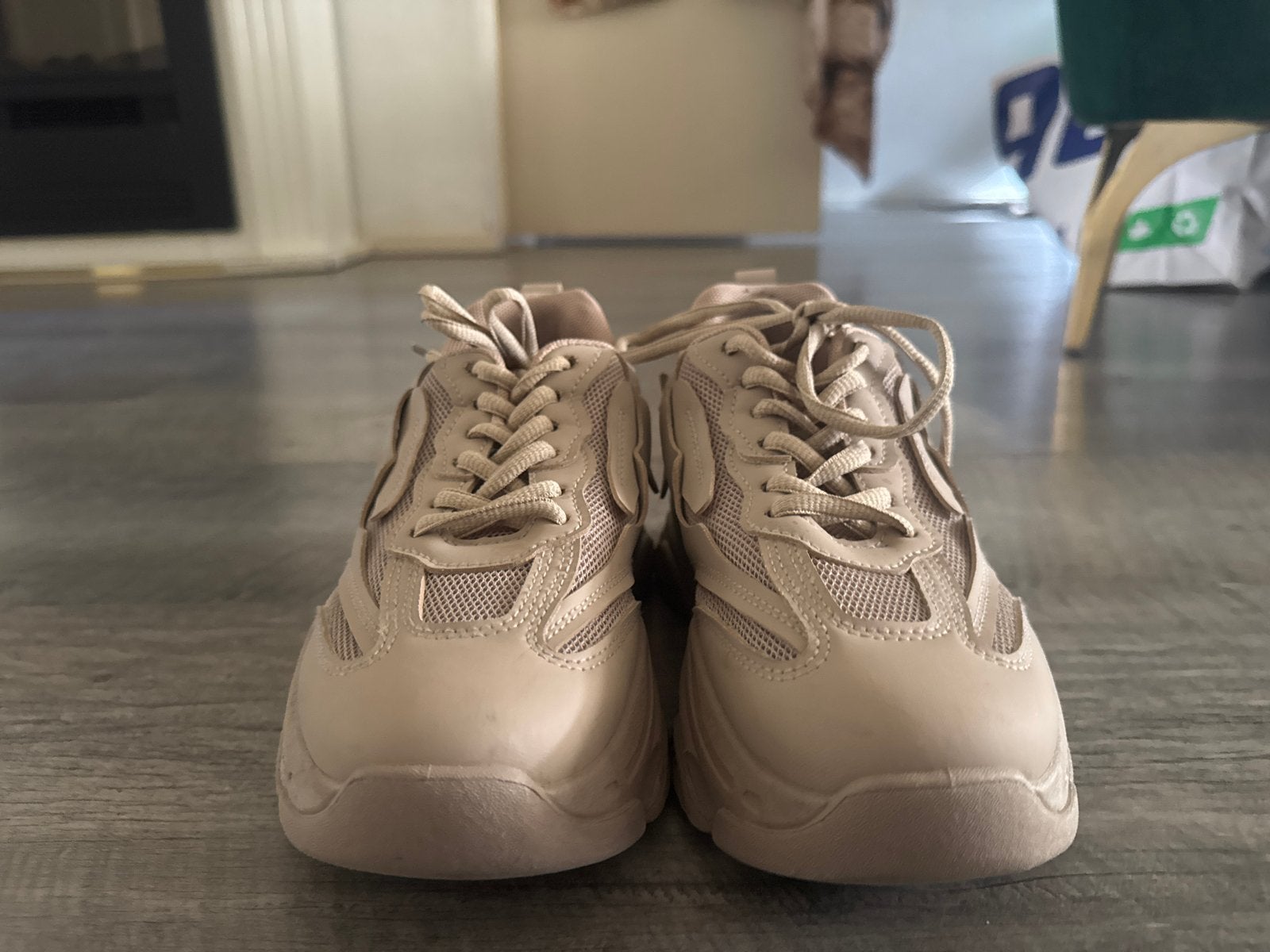 Nieuwe beige sneakers met dikke zool, Kleding | Dames, Ophalen, Nieuw, Beige, Sneakers of Gympen