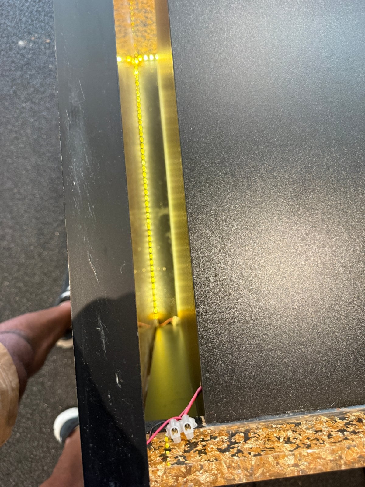 Gouden toonbank met LED-verlichting, Ophalen