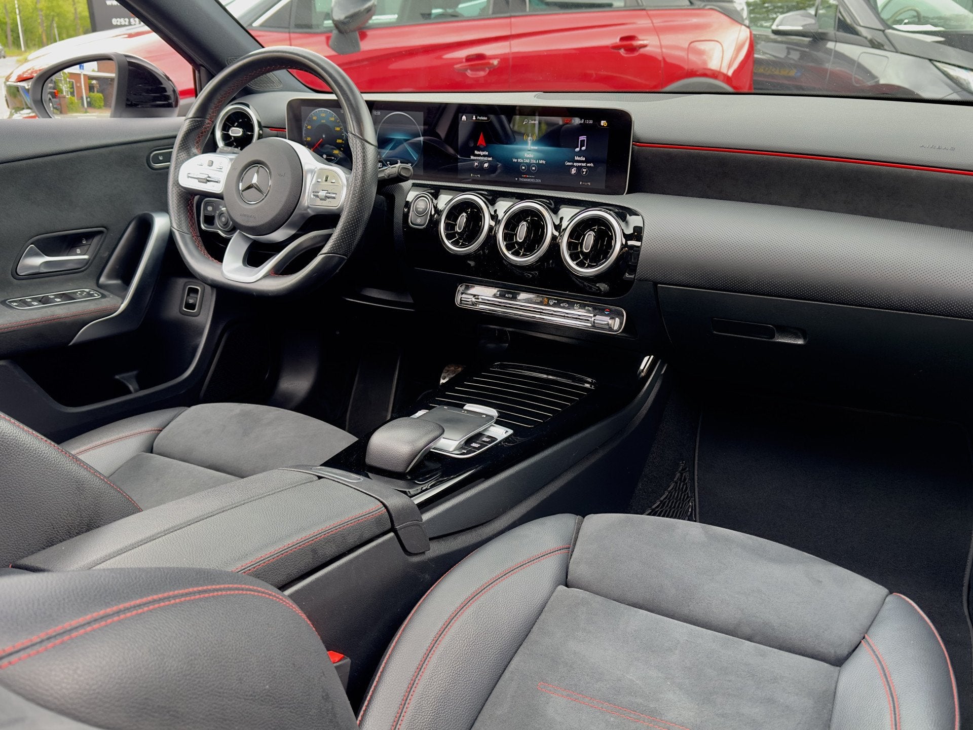 Mercedes-Benz A-Klasse 200 AUT7 AMG SOLUTION PANODAK LEDER N, Gebruikt, 4 cilinders, Origineel Nederlands, 690 kg