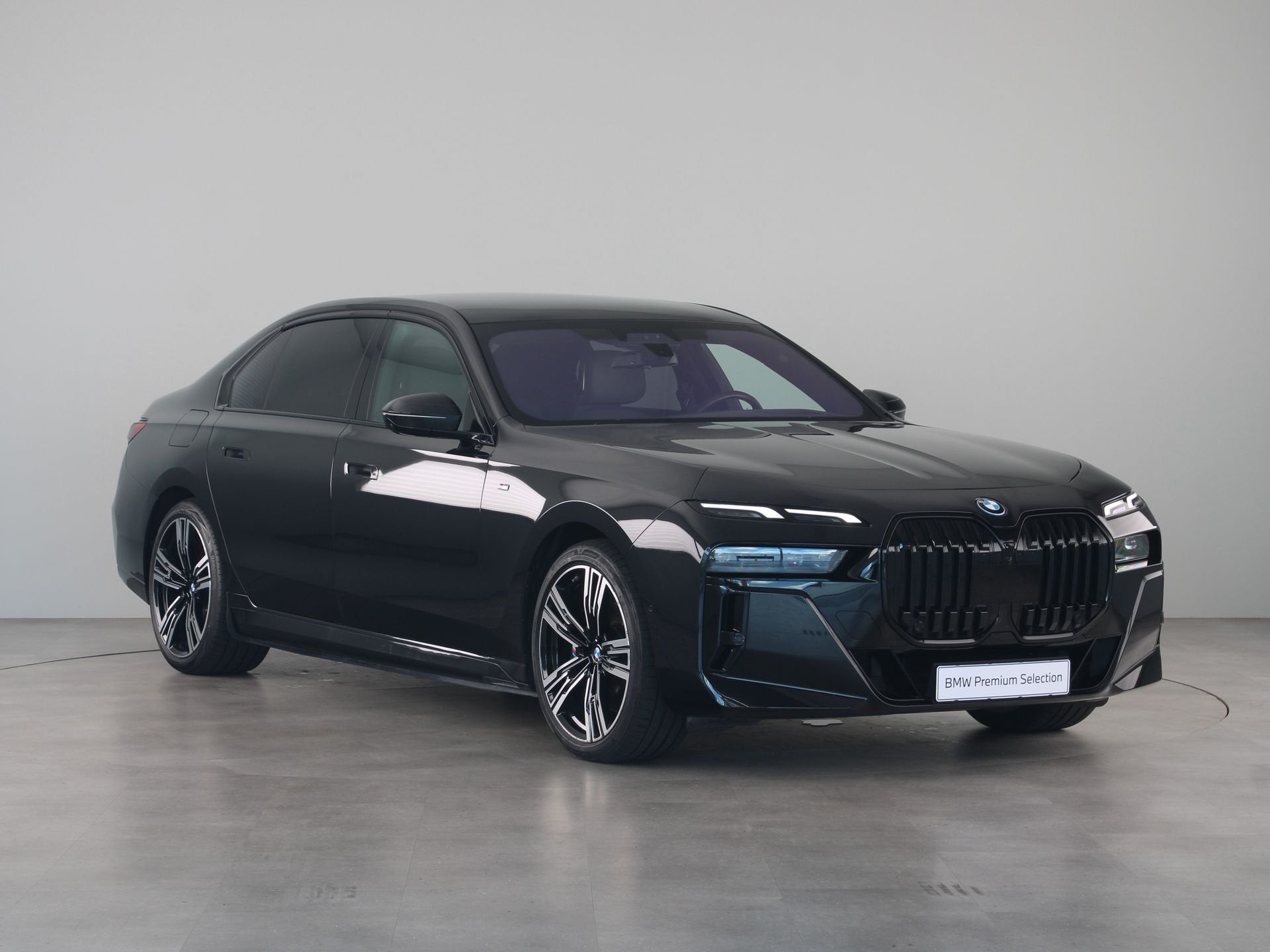 BMW i7 xDrive60 106 kWh (bj 2023, automaat), Auto's, Gebruikt, Zwart, 137 €/maand, Zwart