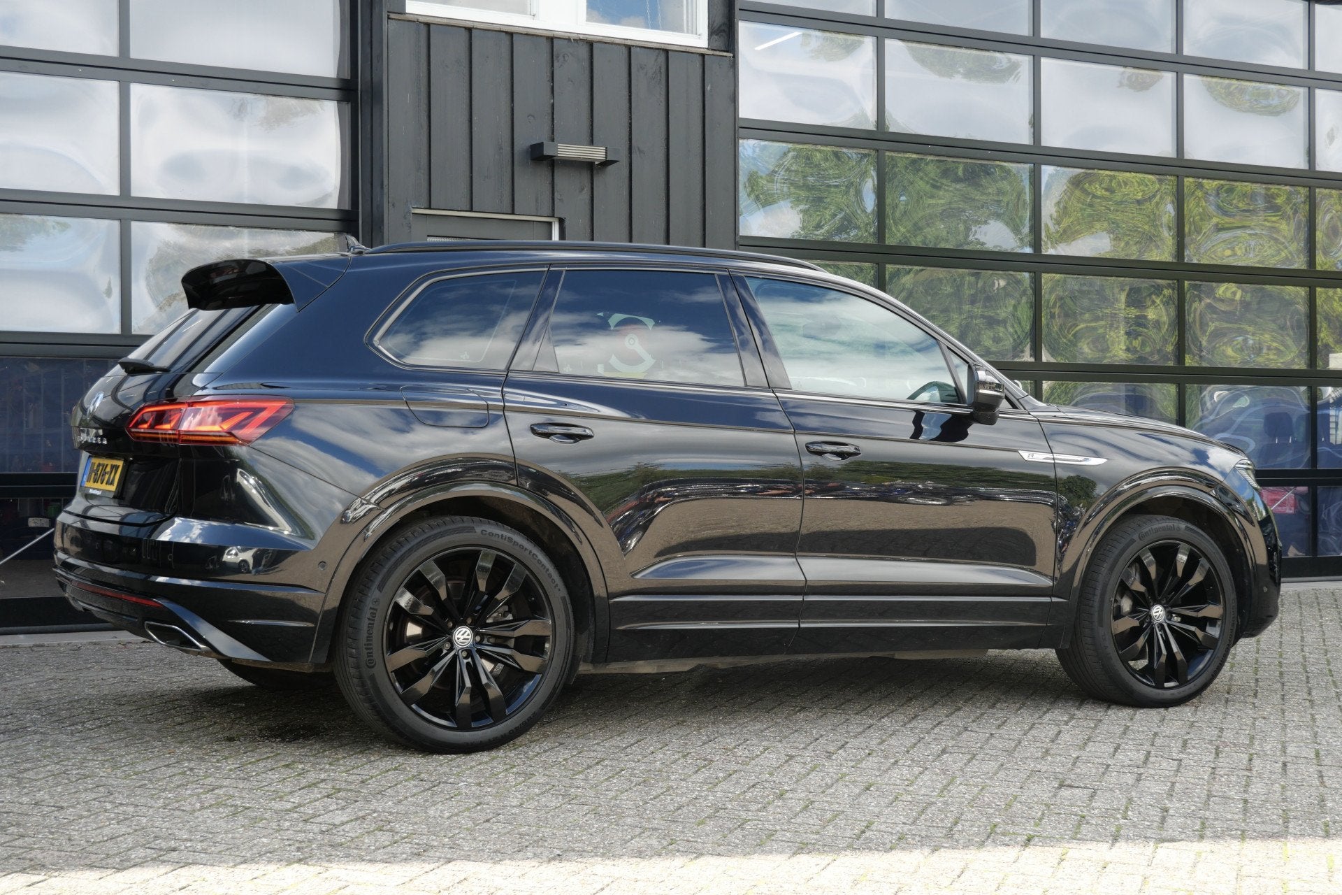 Volkswagen Touareg 3.0 TSI R-Line 340 PK | Pano | Luchtverin, Euro 6, 2995 cc, 1905 kg, Bedrijf