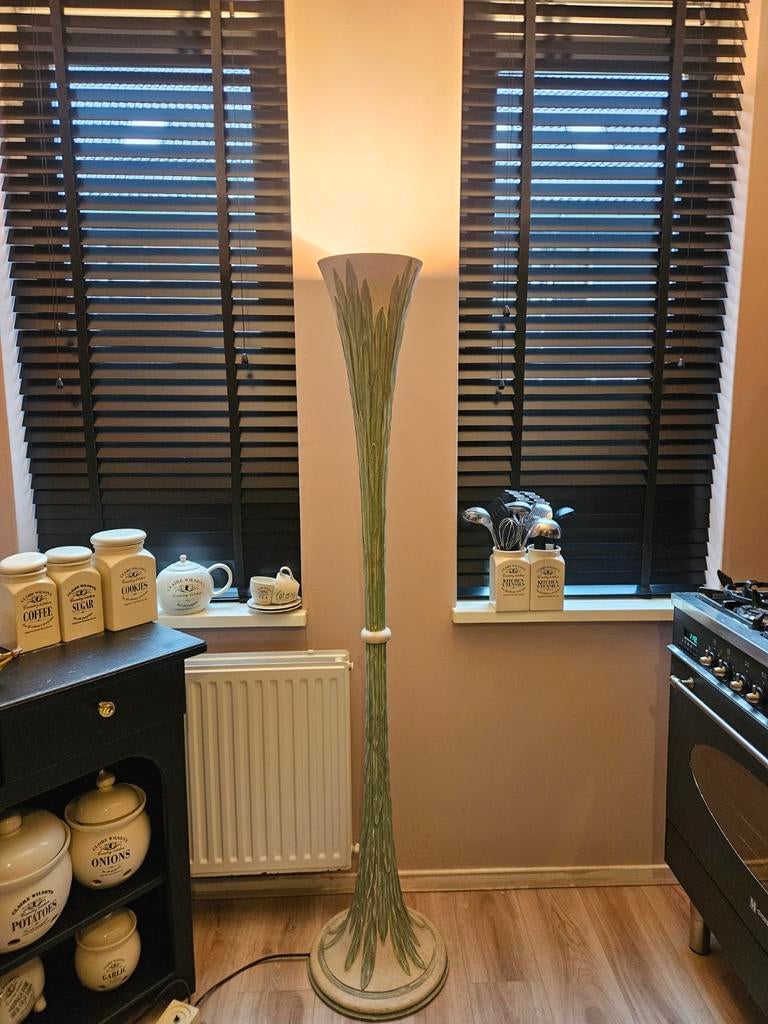 Chelini vloerlamp, Ophalen
