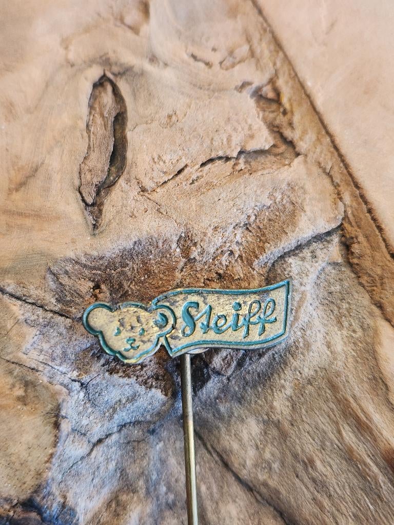 Speldje - Steiff beer, Verzamelen, Speldjes, Pins en Buttons, Ophalen of Verzenden, Gebruikt, Overige onderwerpen, Speldje of Pin
