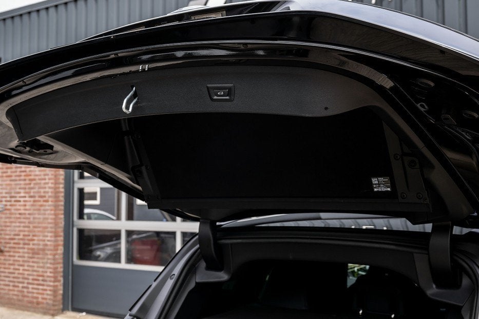 BMW iX xDrive40 Sportpakket | Panorama | 4-Wielbest. | Harma, Automaat, Gebruikt, IX, Zwart