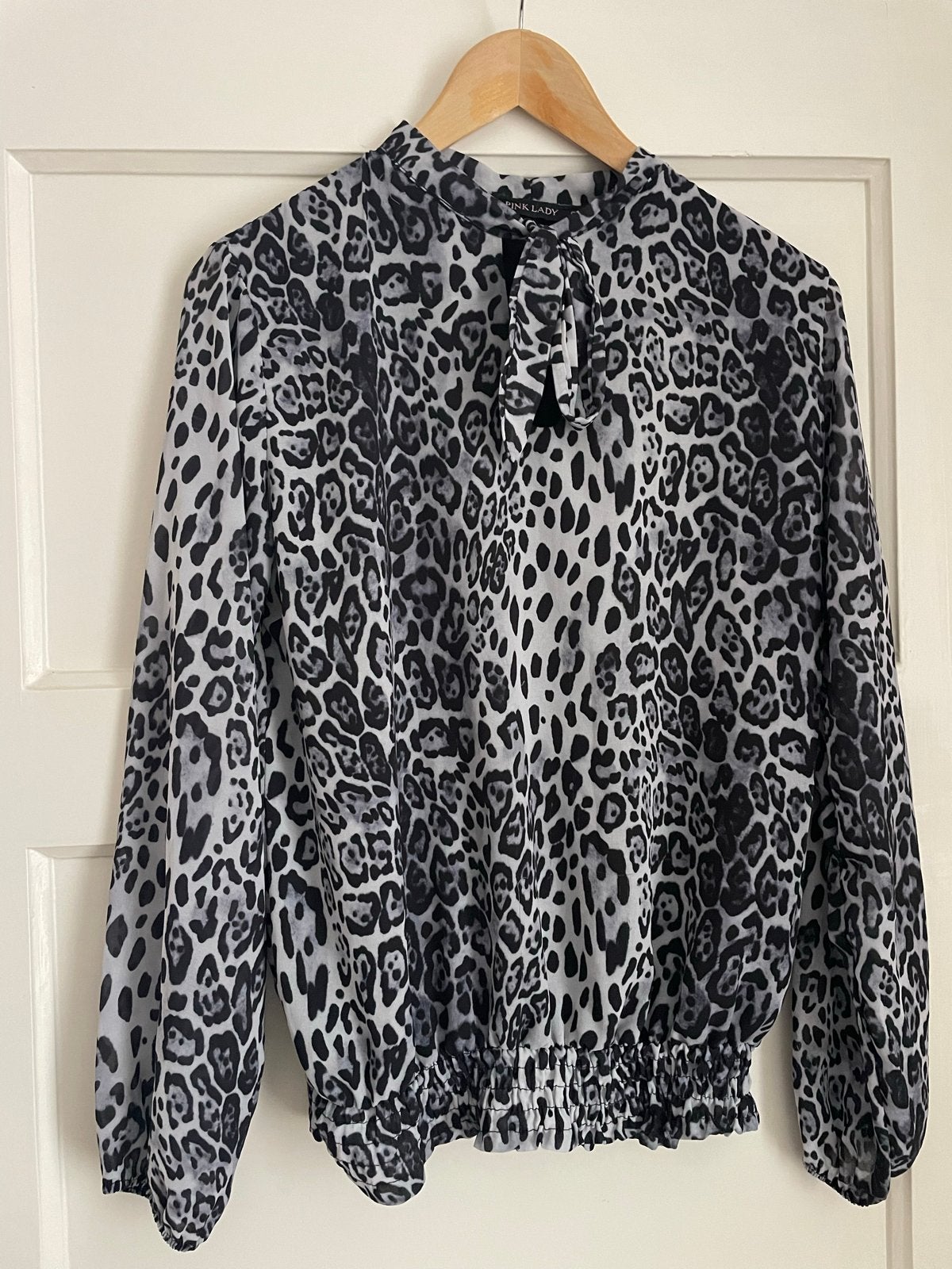Pink Lady blouse met strik luipaardprint, Ophalen of Verzenden, Gedragen, Maat 38/40 (M), Zwart