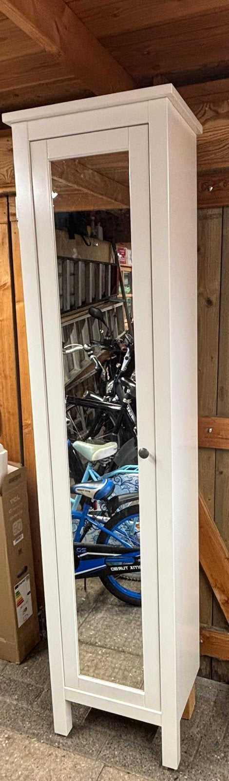Nette badkamerkast. (Hemnes kast van ikea), Huis en Inrichting, Badkamer | Badkamermeubels, Ophalen, Minder dan 50 cm, 150 tot 200 cm