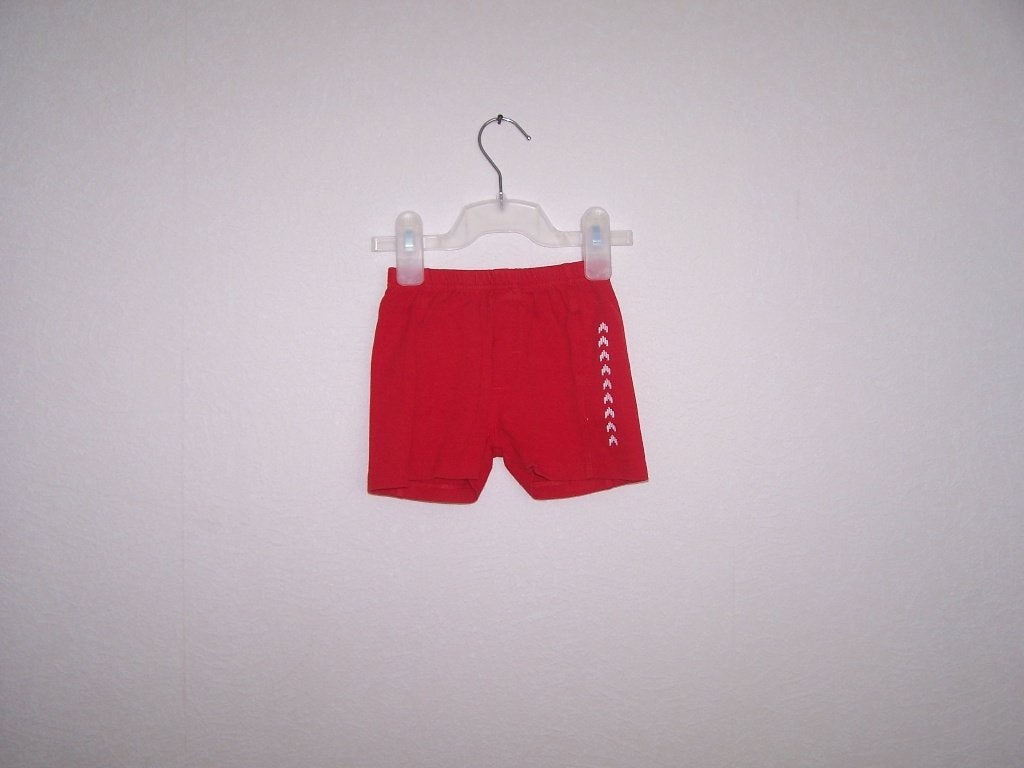 2 delig Maat : 68 korte broekje en shirtje.Maat 62, Kinderen en Baby's, Babykleding | Maat 62, Jongetje of Meisje, Lief!, Ophalen of Verzenden