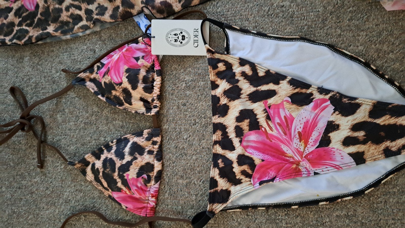 Nieuwe CIDER bikini met luipaardprint en bloemen, inclusief, Meerkleurig, Nieuw, Ophalen of Verzenden, Bikini