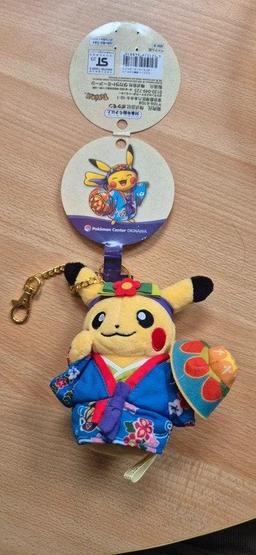 Zeldzame Pikachu knuffel uit Okinawa - Japanse editie, Hobby en Vrije tijd, Ophalen of Verzenden, Zo goed als nieuw, Overige typen