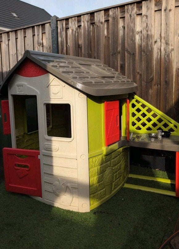 Smoby Speelhuisje met Keuken - Perfect voor Buitenplezier, Ophalen, Gebruikt, Kunststof
