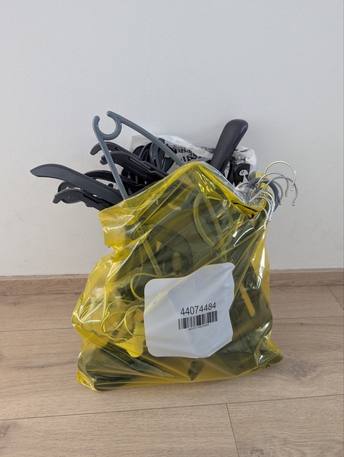 Grote partij kledinghangers (gratis), Ophalen, Gebruikt, Kunststof, Volwassenen