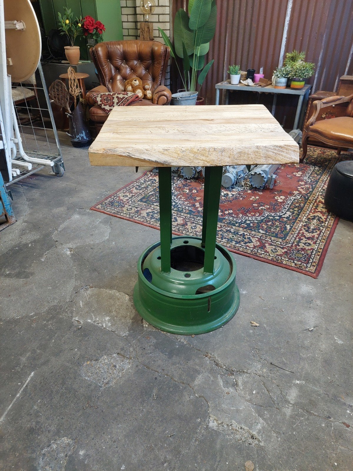 Sta tafel met rustiek houten blad., Ophalen, Zo goed als nieuw